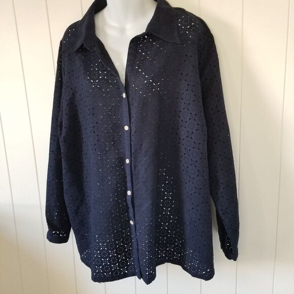 Avenue Women's Top Plus Size 26/28 Blue Long Sleeve Eyelet Button Up - Picture 2 of 8